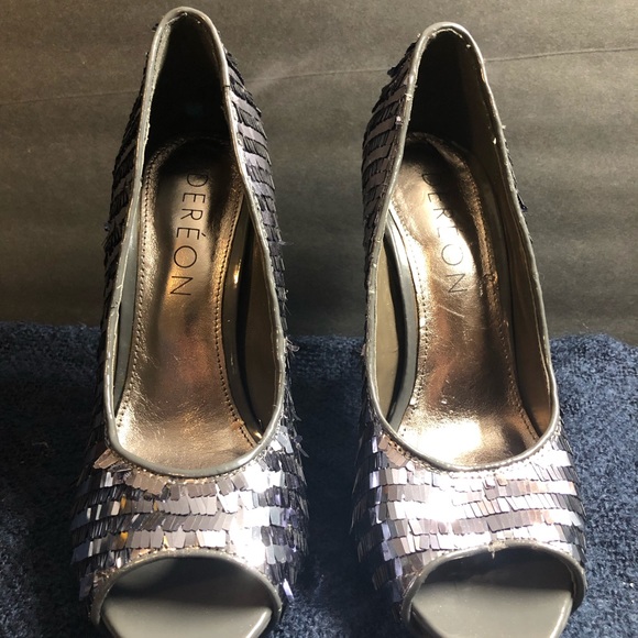 Shinny Silver Dereon Peep-toe Pumps - Picture 3 of 6
